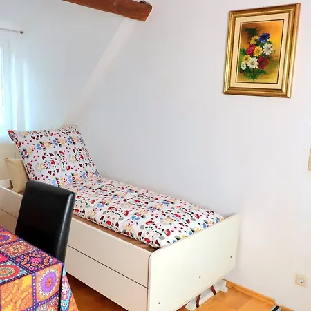Apartment Gemutlich & Zentral Am Schlosspark Mit Balkon
